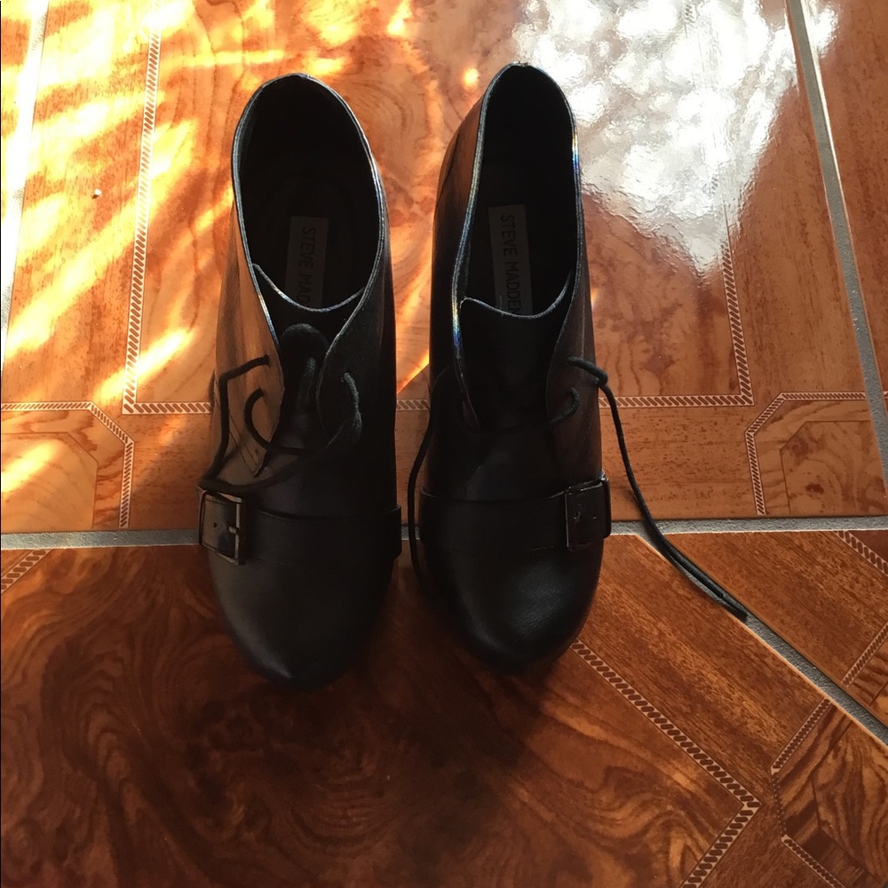 Steve Madden wedge boot shoe